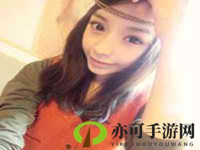 女人裸体精油按摩：女性全身放松香薰体验