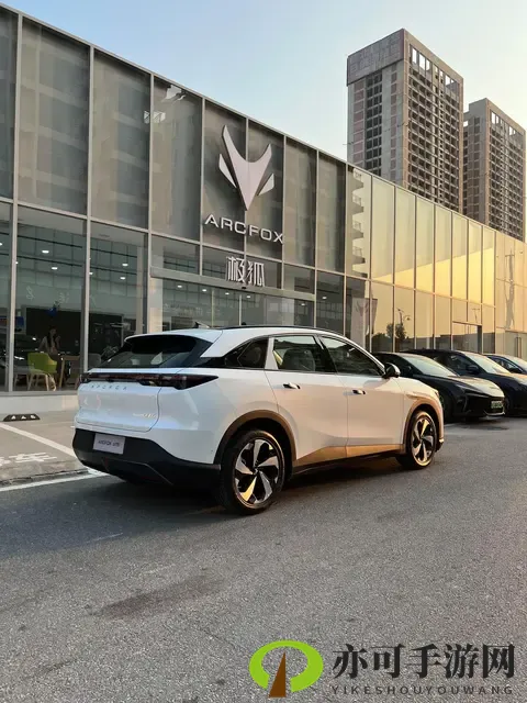 卡戴珊被黑人玩到翻白眼：黑人恶搞卡戴珊，她气得直翻白眼